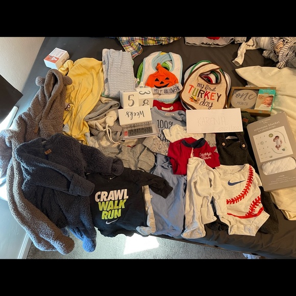 Newborn bundle. - Picture 1 of 1